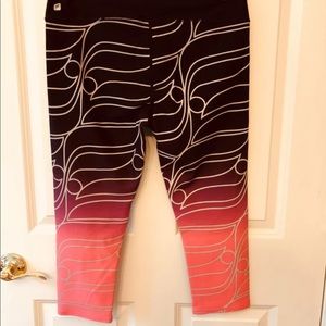 Fabletics Pants - Fabletics Powerhold Capri Leggings Fabletics Pants - Fabletics Powerhold Capri Leggings